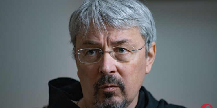 Як повертати Лаври, чому Youtube глушить український контент, про Дубінського на 1+1 та сюжет про Порошенка – інтерв’ю Ткаченка (ВІДЕО)