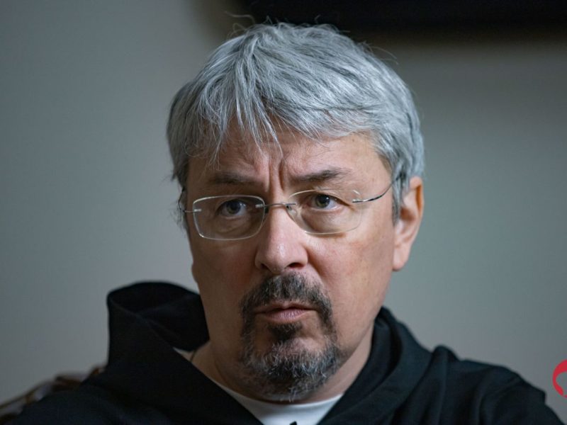 Ткаченко заявив, що йде сам, а не президент його звільняє