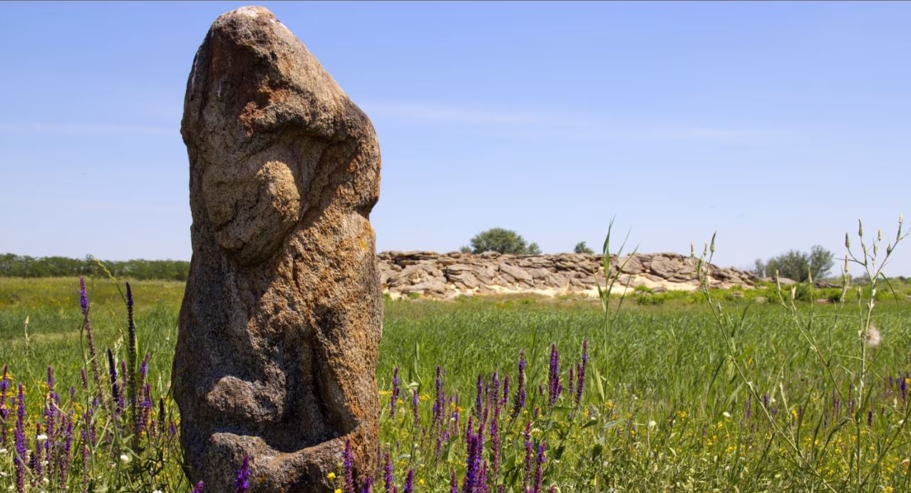 Без роду, без племені. Росіяни, коли рили окоп в 70 км на Запоріжжі, зруйнували 160 курганів (ФОТО)