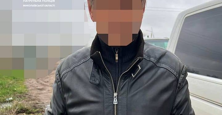 В Миколаєві на блокпосту патрульні виявили та затримали чоловіка, який перебував у розшуку (ФОТО)