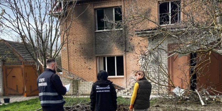 Миколаївська обласна прокуратура показала наслідки чергового масованого обстрілу росіянами Очакова (ФОТО)