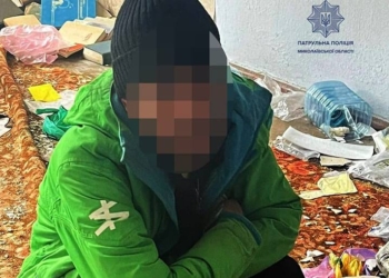 В Миколаєві патрульні затримали чоловіка, який вдерся до чужого житла (ФОТО)