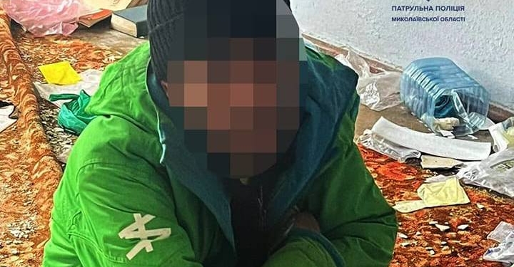 В Миколаєві патрульні затримали чоловіка, який вдерся до чужого житла (ФОТО)