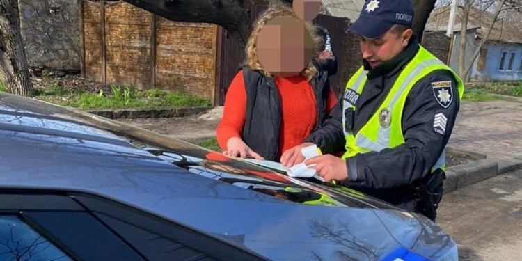 В Миколаєві патрульні виявили жінку напідпитку за кермом (ФОТО)