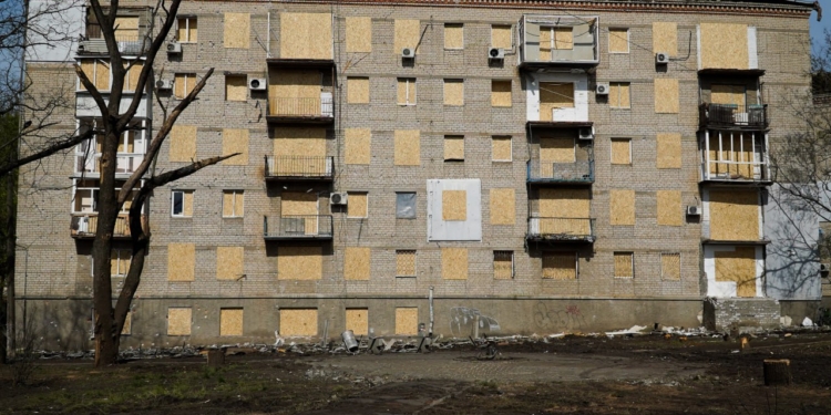 Ліквідація наслідків ракетної атаки по Миколаєву 27 квітня: що зроблено за вихідні (ФОТО)