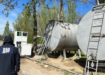 На Миколаївщині викрили мережу АЗС, яка торгувала контрафактним пальним (ФОТО, ВІДЕО)