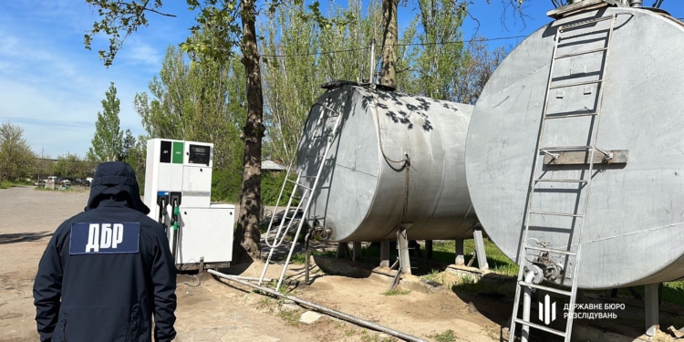 На Миколаївщині викрили мережу АЗС, яка торгувала контрафактним пальним (ФОТО, ВІДЕО)