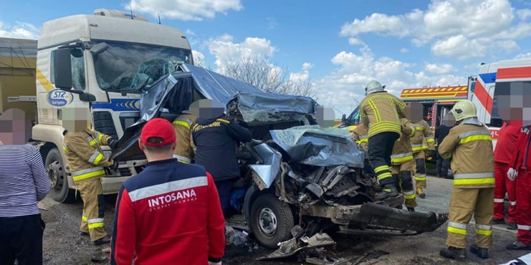 На трасі Миколаїв-Одеса поблизу повороту на Очаків – ДТП за участі 5 автомобілів: є постраждалі (ФОТО, ВІДЕО, ОНОВЛЕНО)