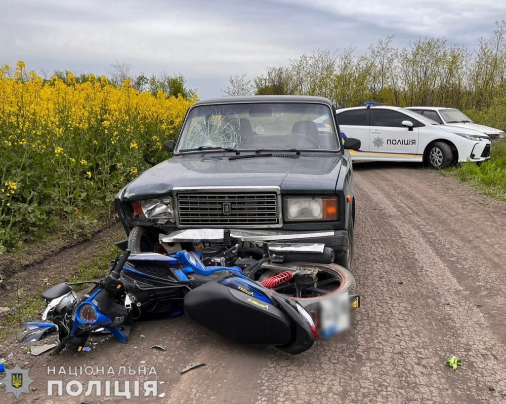 На Миколаївщині 14-річний мотоцикліст потрапив в ДТП – зіткнувся з легковиком (ФОТО) 2