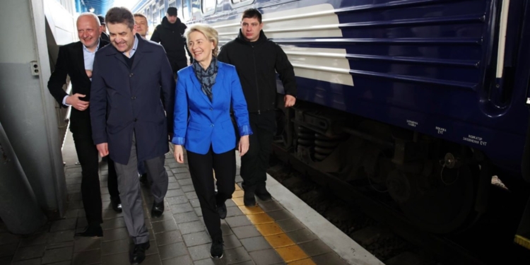 До Києва прибула президентка Єврокомісії