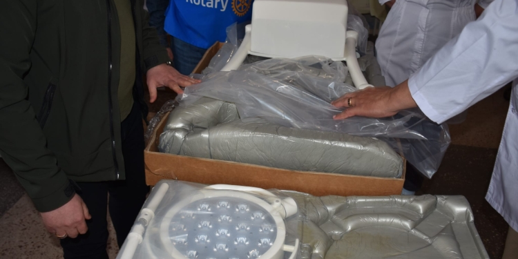 Миколаївська обласна дитяча лікарня отримала від благодійників світильник для операційної (ФОТО)