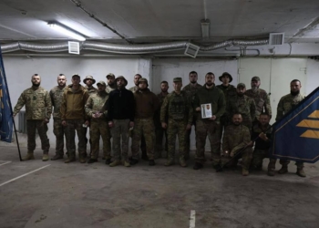 На Бахмутському напрямку на окремих ділянках фронту ворог відступив на дистанцію до 2 км – Сирський