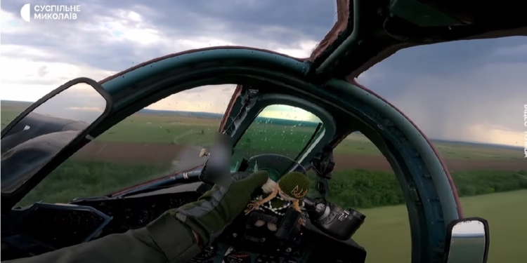 Щоб навчитися літати на західних літаках: миколаївські волонтери збирають гроші на тренажер для пілотів (ВІДЕО)