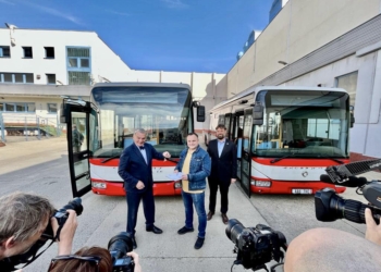 Миколаїв отримав 2 автобуси Irisbus Crossway від Праги