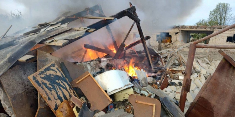 Росіяни скинули на Берислав Херсонської області дві керовані авіабомби – місто залишилось без електропостачання (ФОТО)