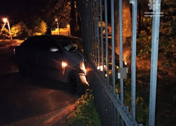 У Миколаєві п’яний водій врізався в огорожу (ФОТО)