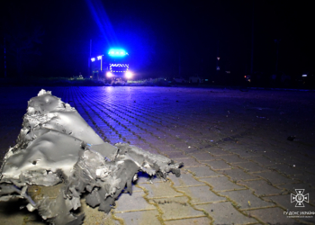 У Миколаєві внаслідок нічної російської атаки частково зруйновано автосалон, торгівельний центр та об’єкти промислової інфраструктури (ФОТО, ВІДЕО)