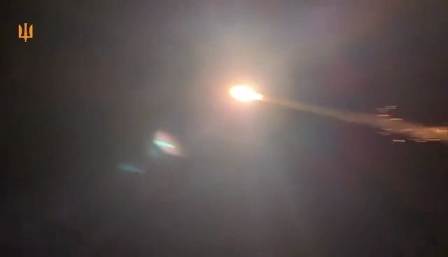 Нічна ракетна атака: в Одесі є загиблий, над Києвом всі цілі знищено, але на дахи будівель падали уламки ракет