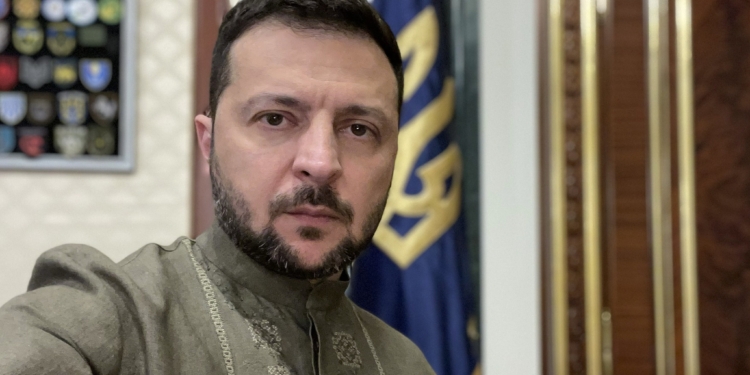 Сьогодні на мені особлива вишиванка – з орнаментами, які символізують єдність українського і кримськотатарського народів, – Зеленський