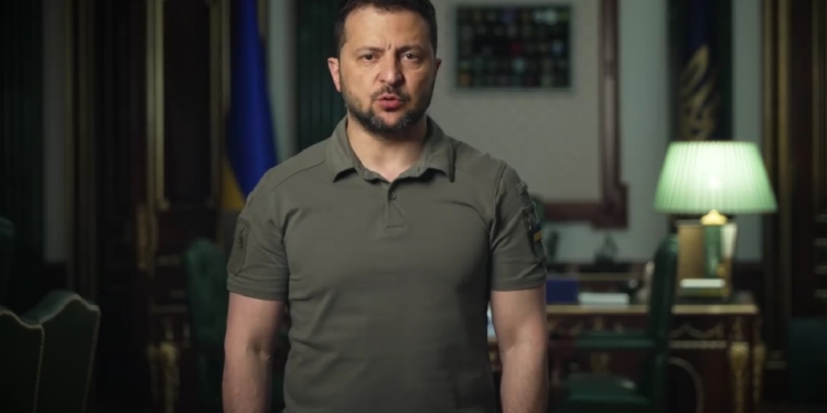 «Бригади оборони, бригади наступу, Повітряні сили – молодці» – Зеленський про засідання Військового кабінету, зустріч з Меджлісом і День вишиванки (ВІДЕО)