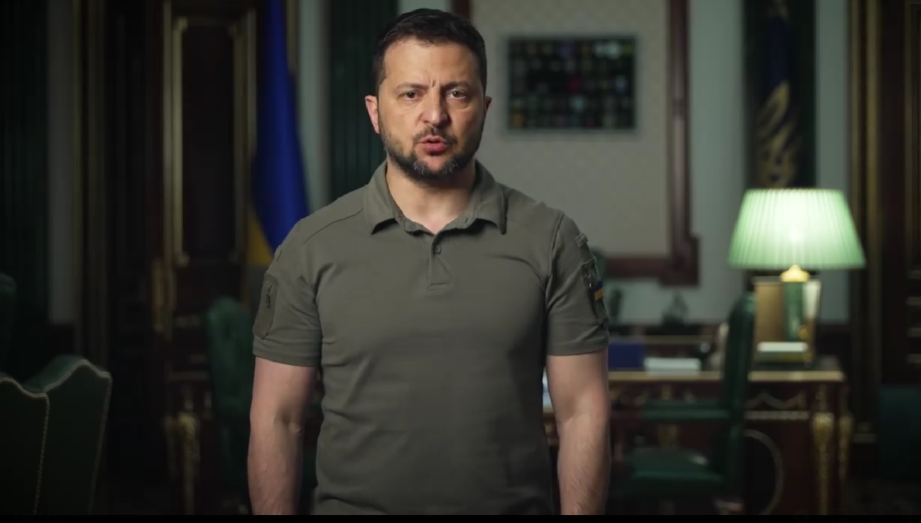 «Бригади оборони, бригади наступу, Повітряні сили – молодці» – Зеленський про засідання Військового кабінету, зустріч з Меджлісом і День вишиванки (ВІДЕО)