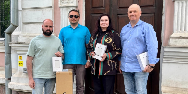 Заклади освіти Миколаївщини отримали майже 150 роутерів, які забезпечать інтернет в укриттях