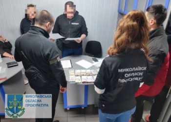Владний скандал на Миколаївщині: двом посадовцям Вознесенської міськради та підприємиці, які закупили транспортні засоби за завищеними цінами, обрано запобіжні заходи (ФОТО)