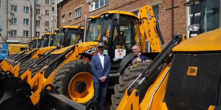 Данія передала комунальним підприємствам Миколаєва 6 одиниць техніки (ФОТО)