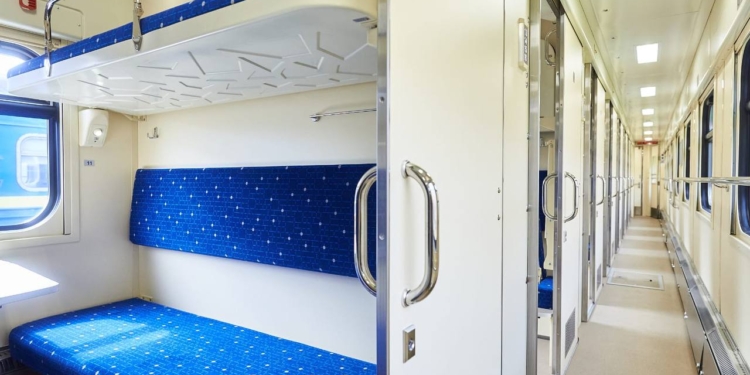 Укрзалізниця відгукнулась на петицію щодо створення «жіночих вагонів» – планує тестування жіночих купе
