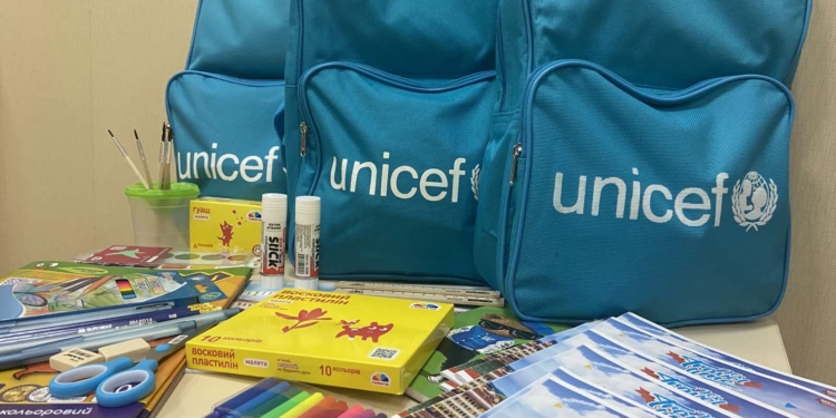 Майбутні першокласники Миколаєва отримають від UNICEF рюкзаки зі шкільним приладдям (ФОТО)