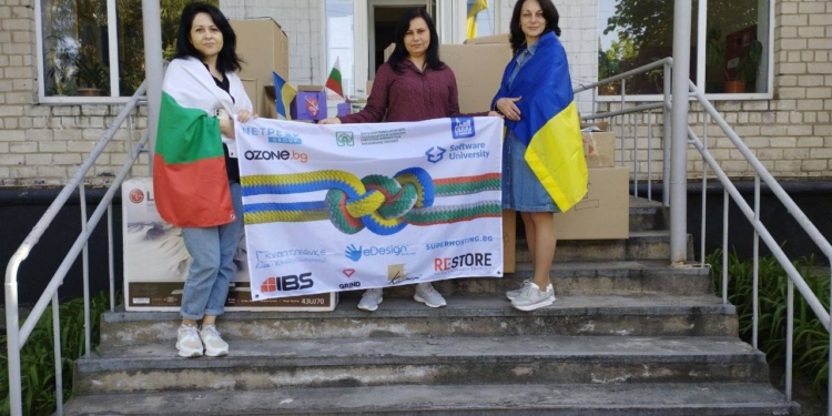 Болгарські IT-компанії передали комп’ютерну техніку двом навчальним закладам та бібліотеці у Миколаєві (ФОТО)