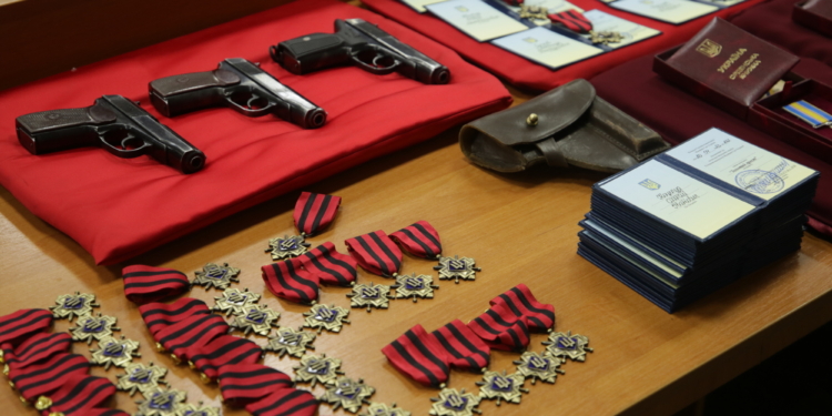 Миколаївські десантники отримали нагороди (ФОТО)