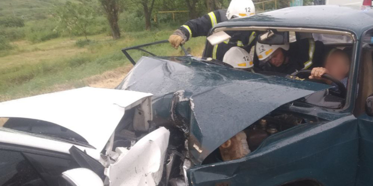 На Миколаївщині – чергова ДТП: рятувальники деблокували трьох постраждалих