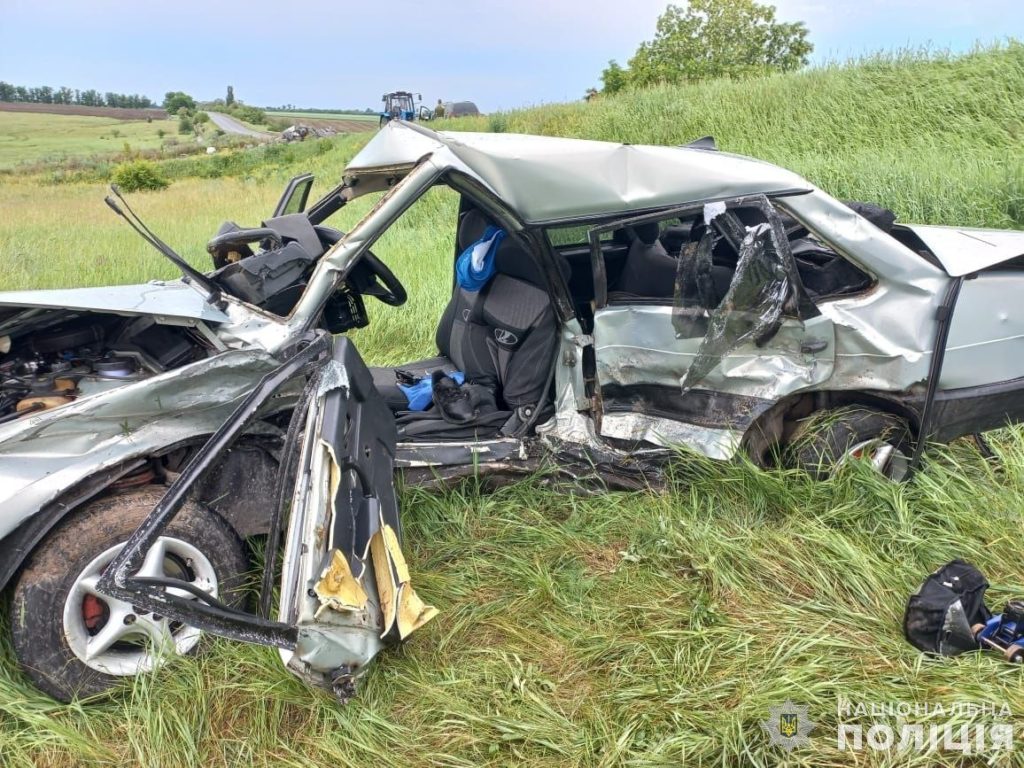 На Миколаївщині через п’яного водія BMW сталась ДТП – одна людина загинула, двоє травмовані (ФОТО) 2