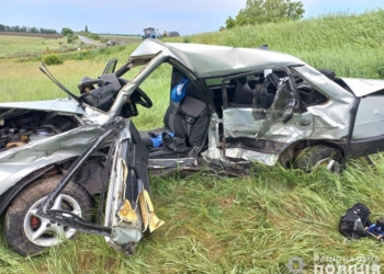 На Миколаївщині через п’яного водія BMW сталась ДТП – одна людина загинула, двоє травмовані (ФОТО)