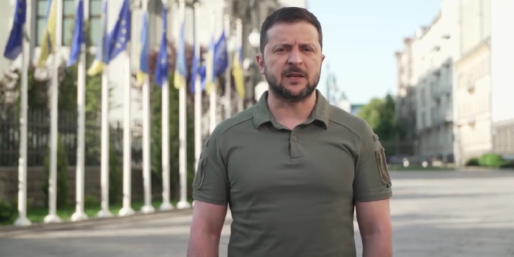 «За свою історію Київ бачив різні підлості від загарбників. Пережив їх усіх – переживе і рашистів» – звернення Зеленського (ВІДЕО)