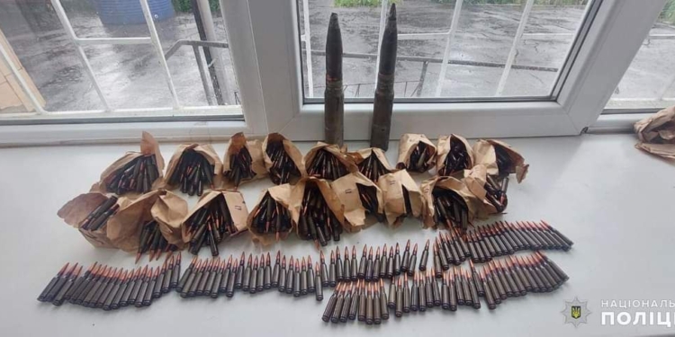 Більше 600 набоїв до автоматичної зброї та боєприпаси до гармати – на Миколаївщині жінка добровільно видала ПОГу озброєння