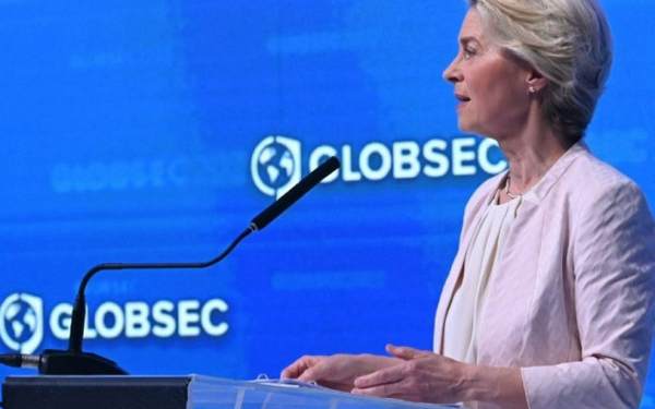 Президентка Єврокомісії закликала надати Україні далекобійну зброю