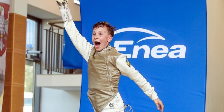 Черговий успіх юного фехтувальника з Миколаєва: Ростислав Романюк здобув «золото» Європейського фестивалю фехтування (ФОТО)