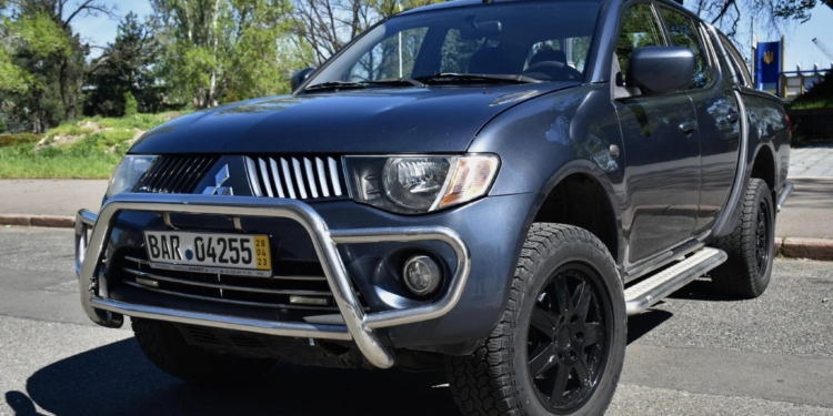 У Миколаєві на потреби воєнного підрозділу Дмитра Марченка благодійники передали автомобіль (ФОТО)