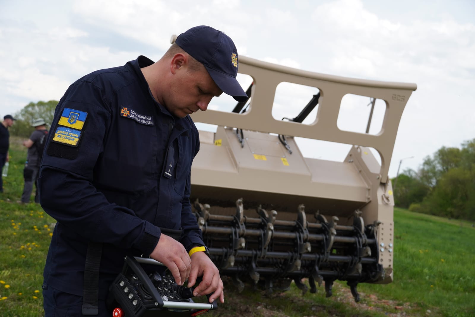 Україна отримала від Канади обладнання для розмінування на понад $16,5 млн.