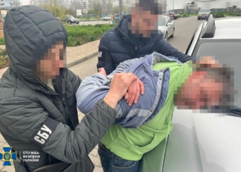 СБУ затримала ворожого інформатора, який «зливав» до рф інформацію про оборону заводів на Одещині (ФОТО)