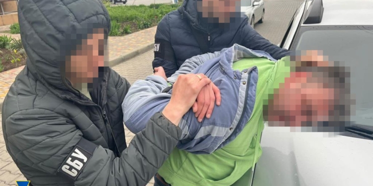 СБУ затримала ворожого інформатора, який «зливав» до рф інформацію про оборону заводів на Одещині (ФОТО)