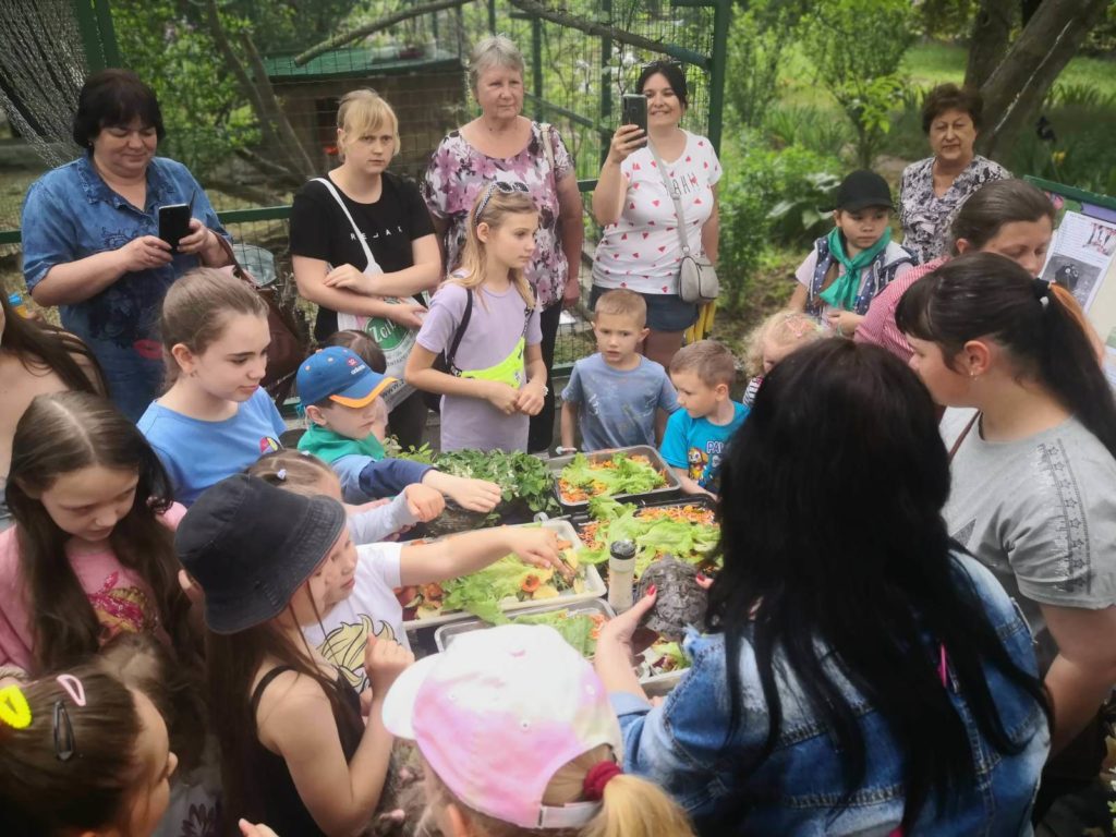 У Миколаївському зоопарку відмітили World Turtle Day: «місцеві» тортілли були задоволені святковими салатиками (ФОТО) 20