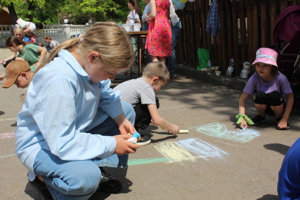 У Миколаєві волонтерський центр ДОФ влаштував для дітлахів свято (ФОТО) 20