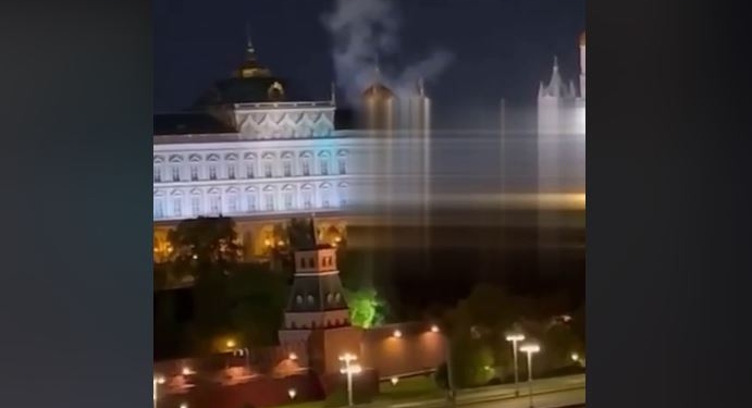 Невідомі безпілотники атакували резиденцію Путіна в Кремлі (ВІДЕО)