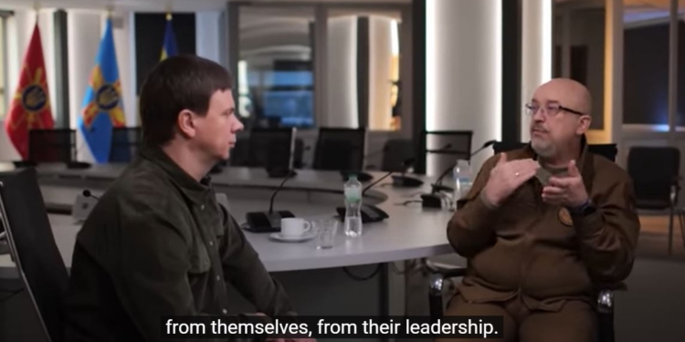 Резніков в спецпроєкті Комарова “Рік. За кадром” – про вбитих росіян, полон їх генерала, перемовини і т.д. (ВІДЕО)