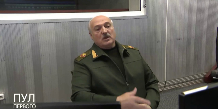 Теж хочуть збивати? Після падіння 4 бортів у Брянській області Лукашенко  перевів ППО у “готовність номер один” (ВІДЕО)