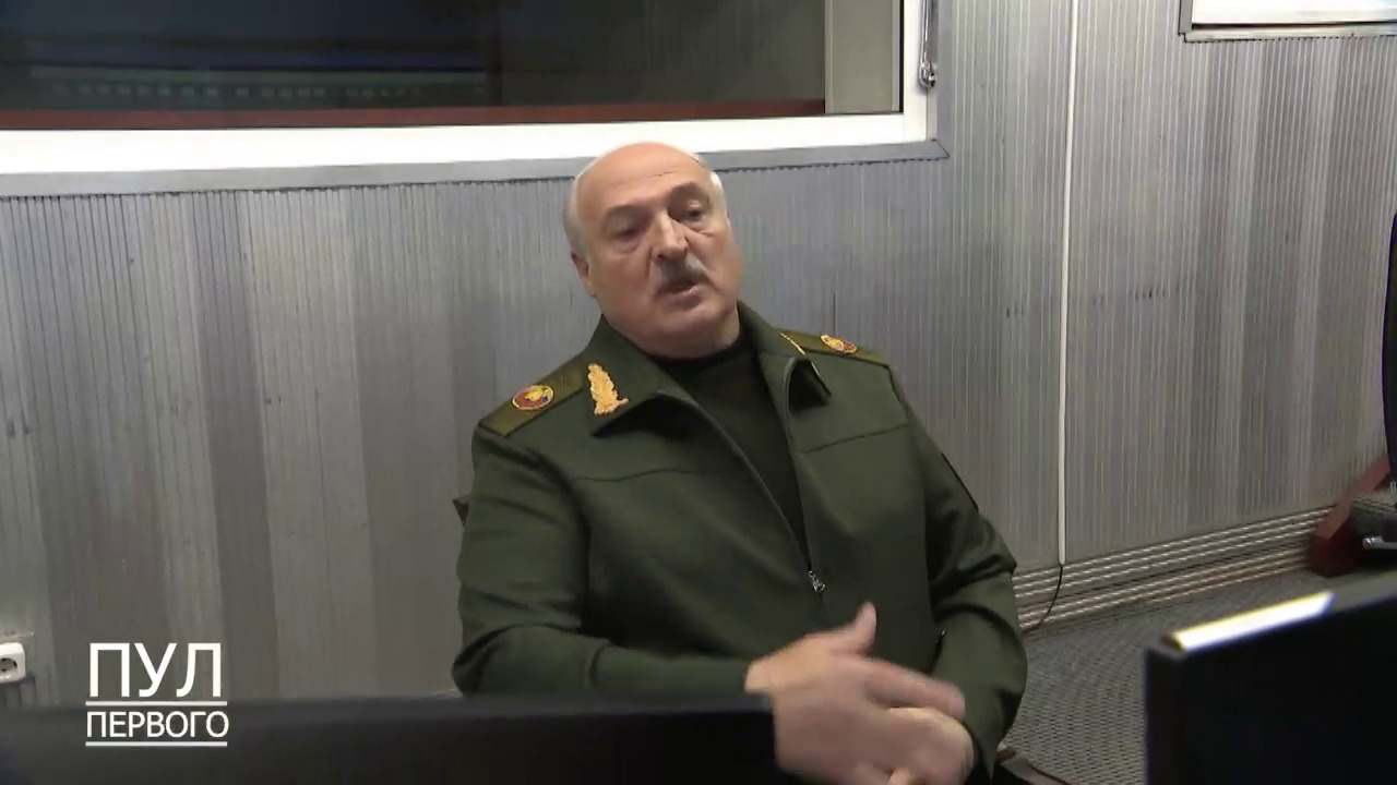 Теж хочуть збивати? Після падіння 4 бортів у Брянській області Лукашенко  перевів ППО у “готовність номер один” (ВІДЕО)