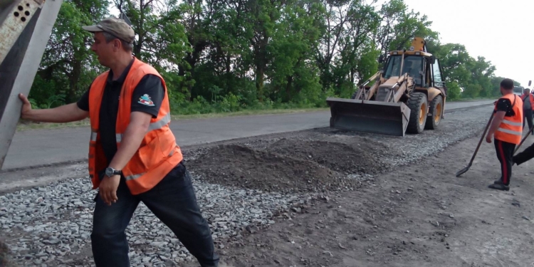На Миколаївщині ремонтують дороги місцевого значення: що зроблено за тиждень (ФОТО)
